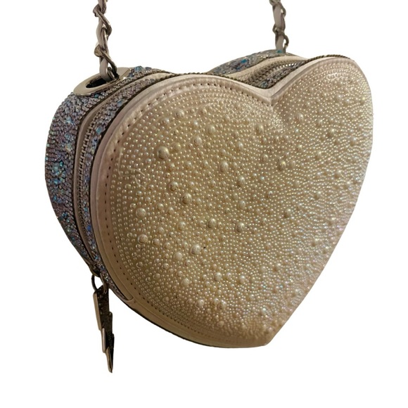 NWOT Betsey Johnson Elegant Heart-Shaped Beige Bridal Bag - Picture 6 of 12